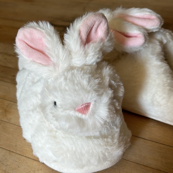 Shoes - White snow bunny slippers winter soft faux fur fluffy cute women size 38/39 nwt
